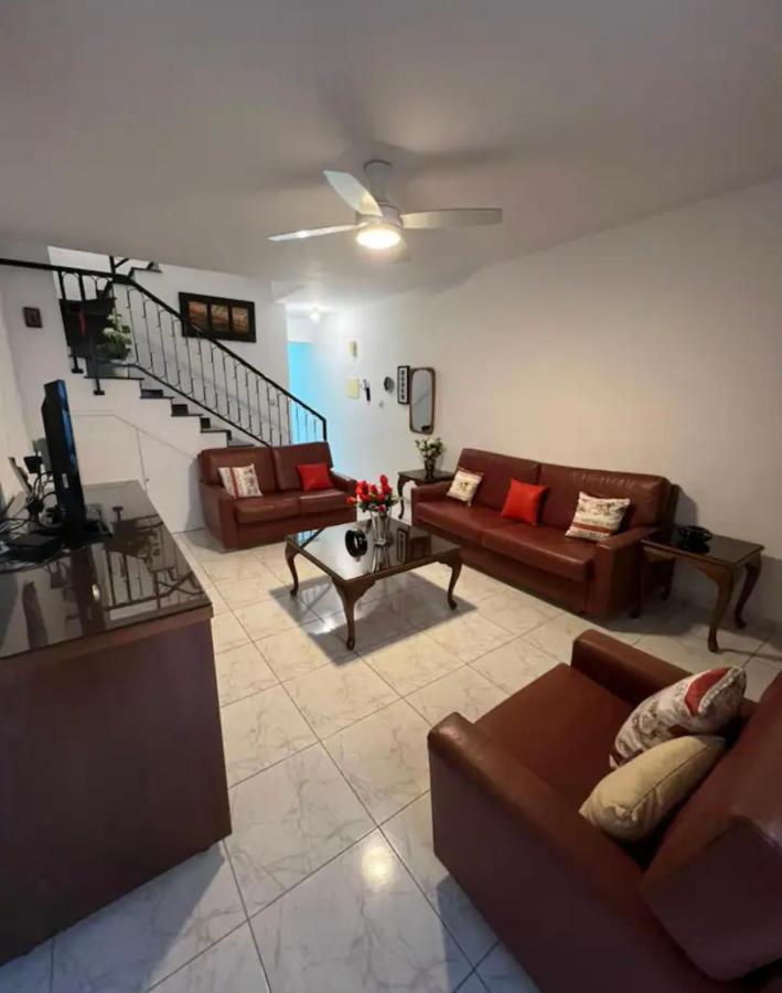 Marias Spacious Aparment Paphos Exteriör bild
