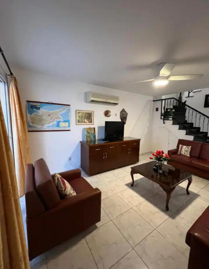 Marias Spacious Aparment Paphos Exteriör bild